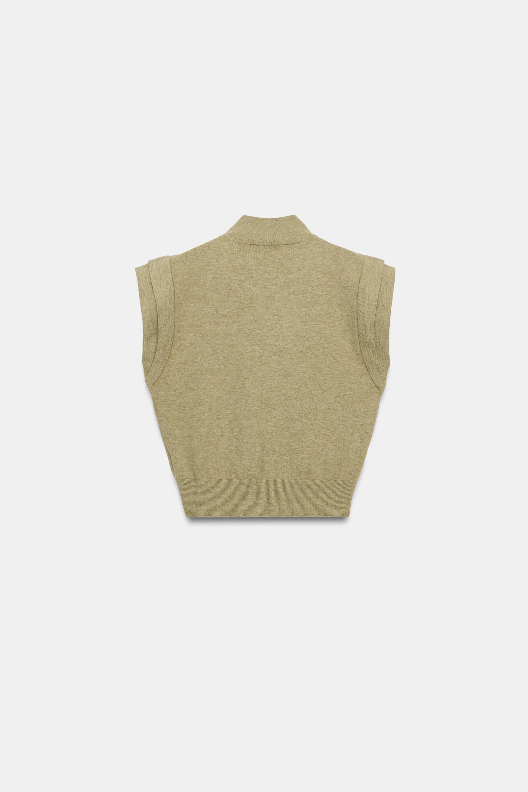 TOP EN MAILLE AVEC ÉPAULES MARQUÉES