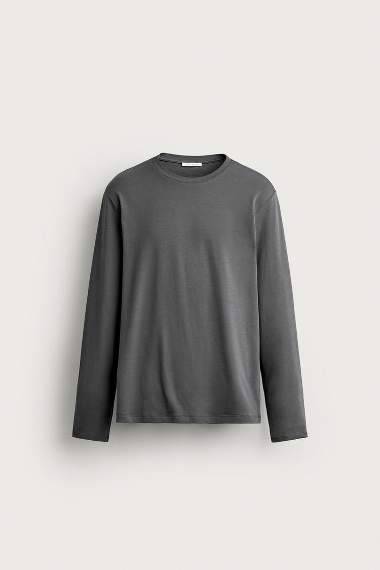 BASIC LONG-SLEEVE SLIM FIT T-SHIRT