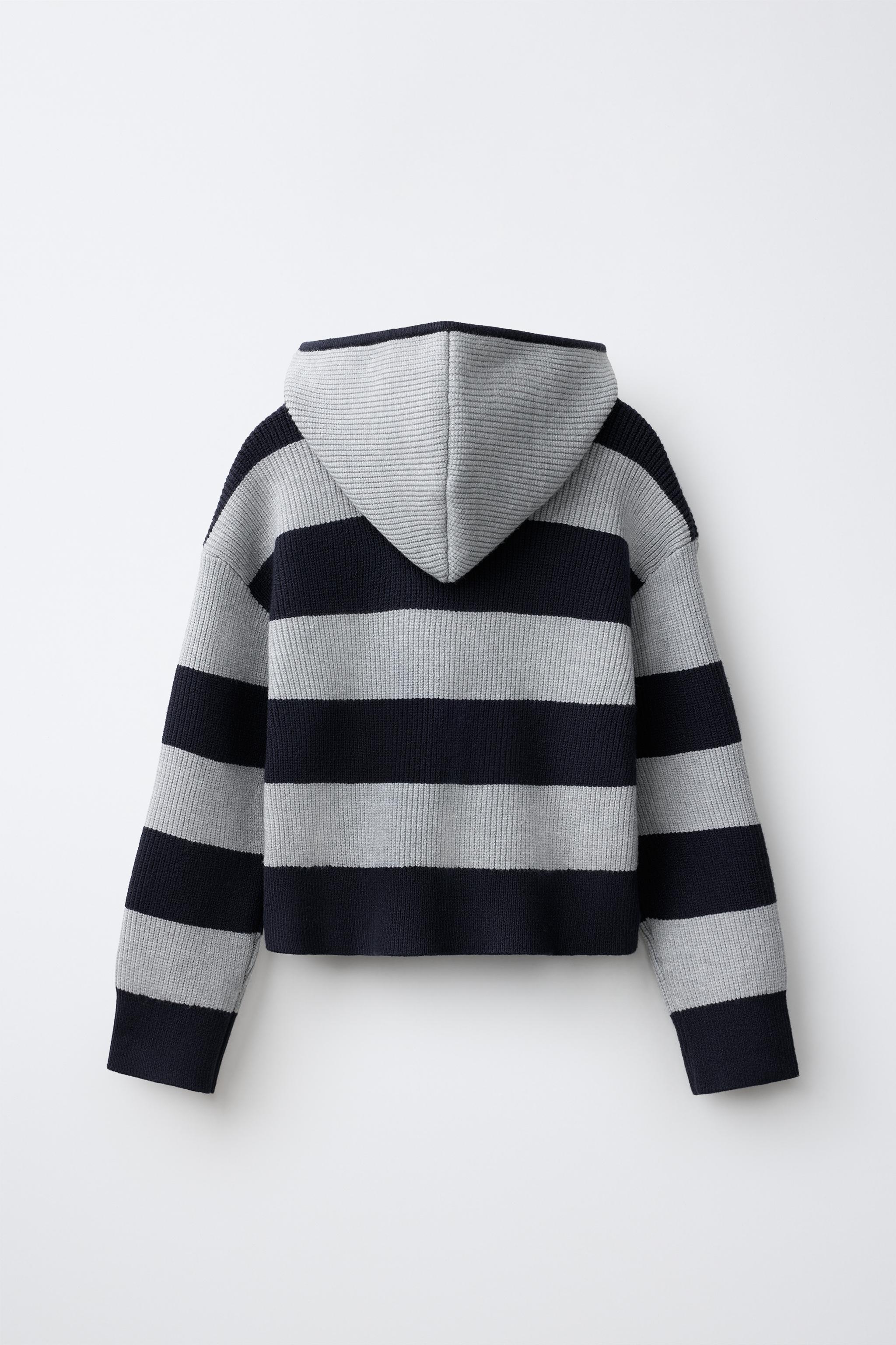 GILET EN MAILLE À CAPUCHE ET RAYURES