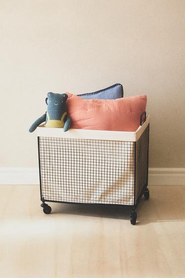 KIDS' METAL BASKET WITH WHEELS - Navy blue by Zara