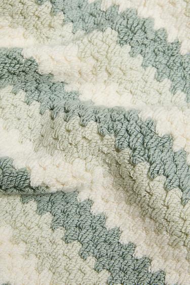 GEOMETRIC JACQUARD BATH MAT - Blue / Green by Zara