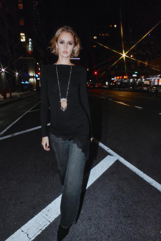 ASYMMETRIC HEM LACE T-SHIRT