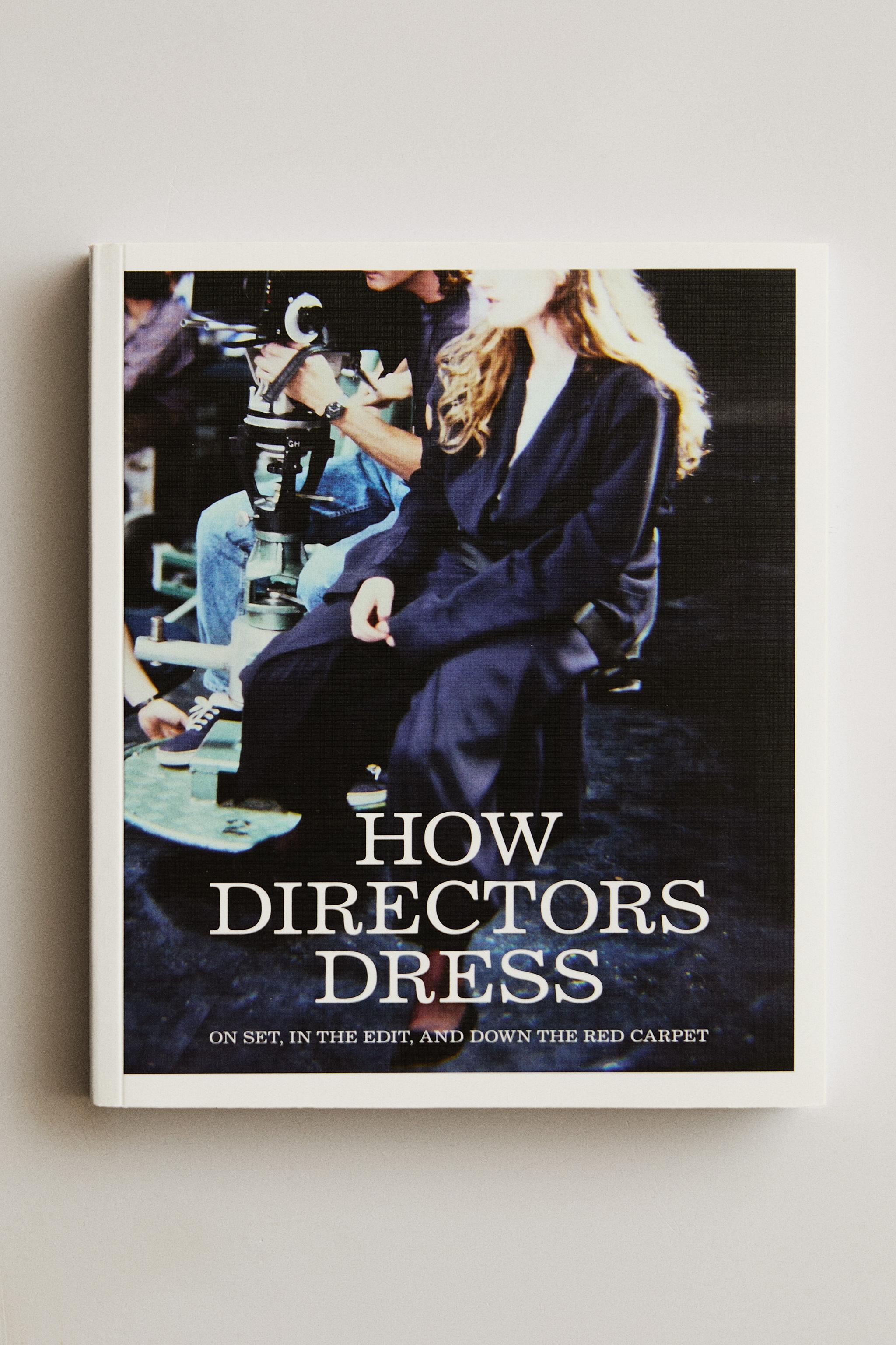 HOW DIRECTORS DRESS BOOK (ENGLISH)