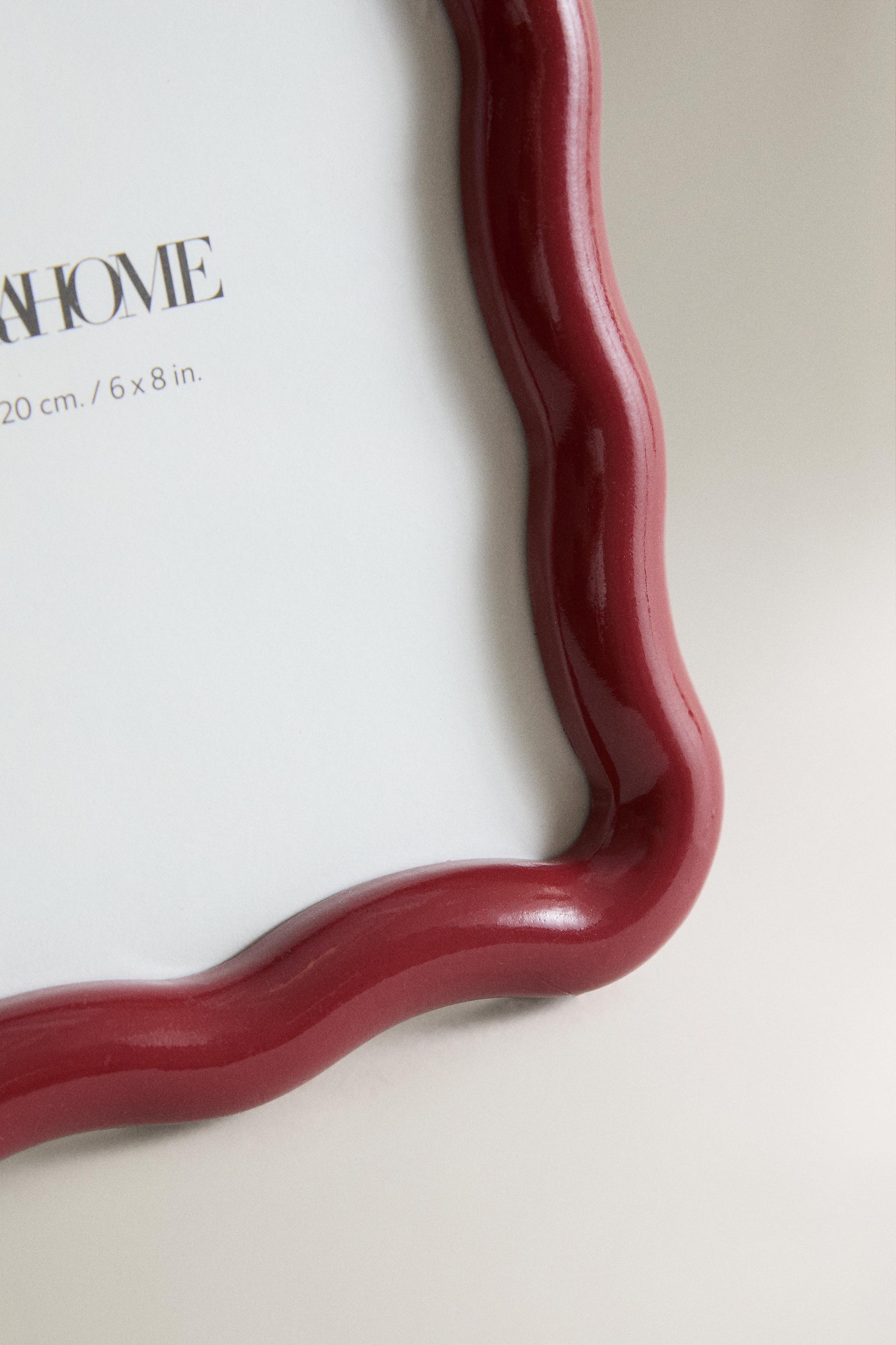 WAVY WOODEN PICTURE FRAME