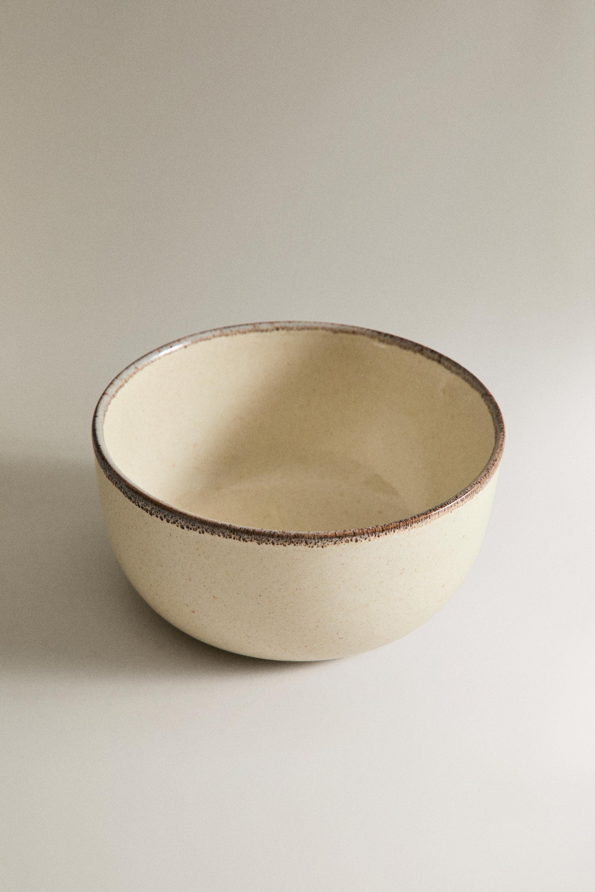 STONEWARE BOWL — Light ecru