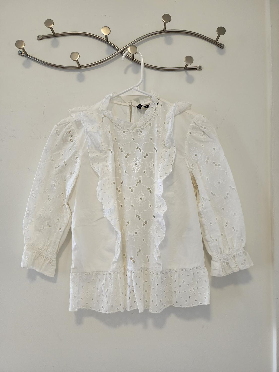 EYELET EMBROIDERED BLOUSE - Image 2