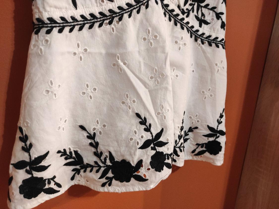 CONTRASTING EMBROIDERED TOP - Image 4