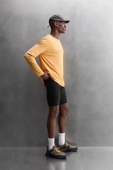 T-SHIRT TECHNIQUE BASIQUE À MANCHES LONGUES - Jaune de Zara - Image 3