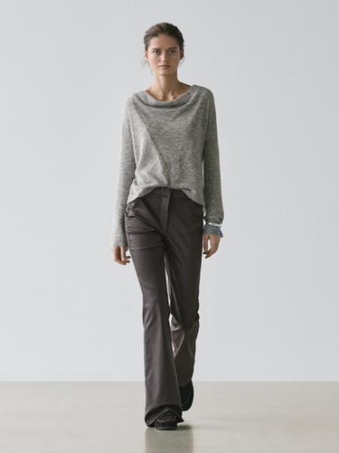Pantalón flare fit encerado - Marrón oscuro de Zara