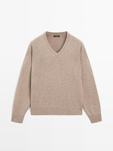 Pull en maille à col en V et coudes - Vison de Zara