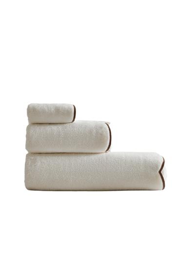 BATH TOWEL WITH SCALLOPED EDGE - Dusty pink by Zara