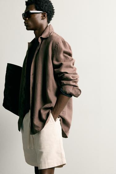 برمودا REGULAR FIT هيكلية - بيج فاتح الخاص بـ Zara
