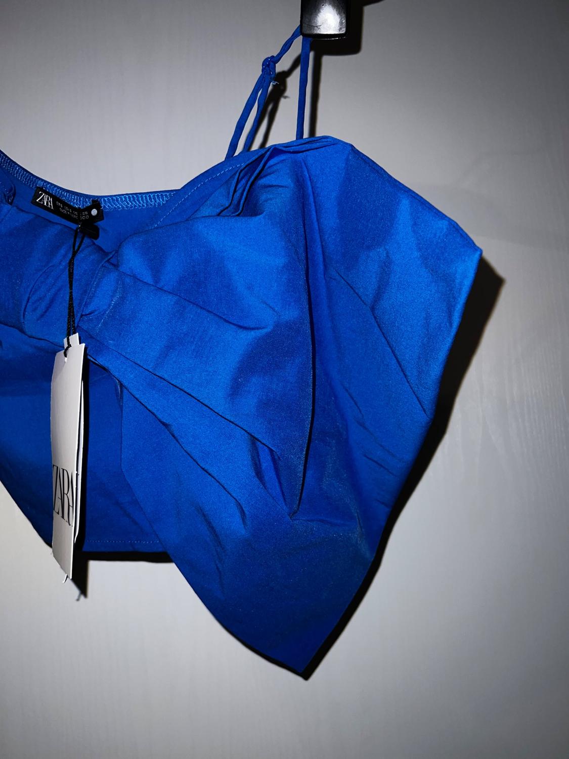 CROP TOP WITH TIE DETAIL - Image 3