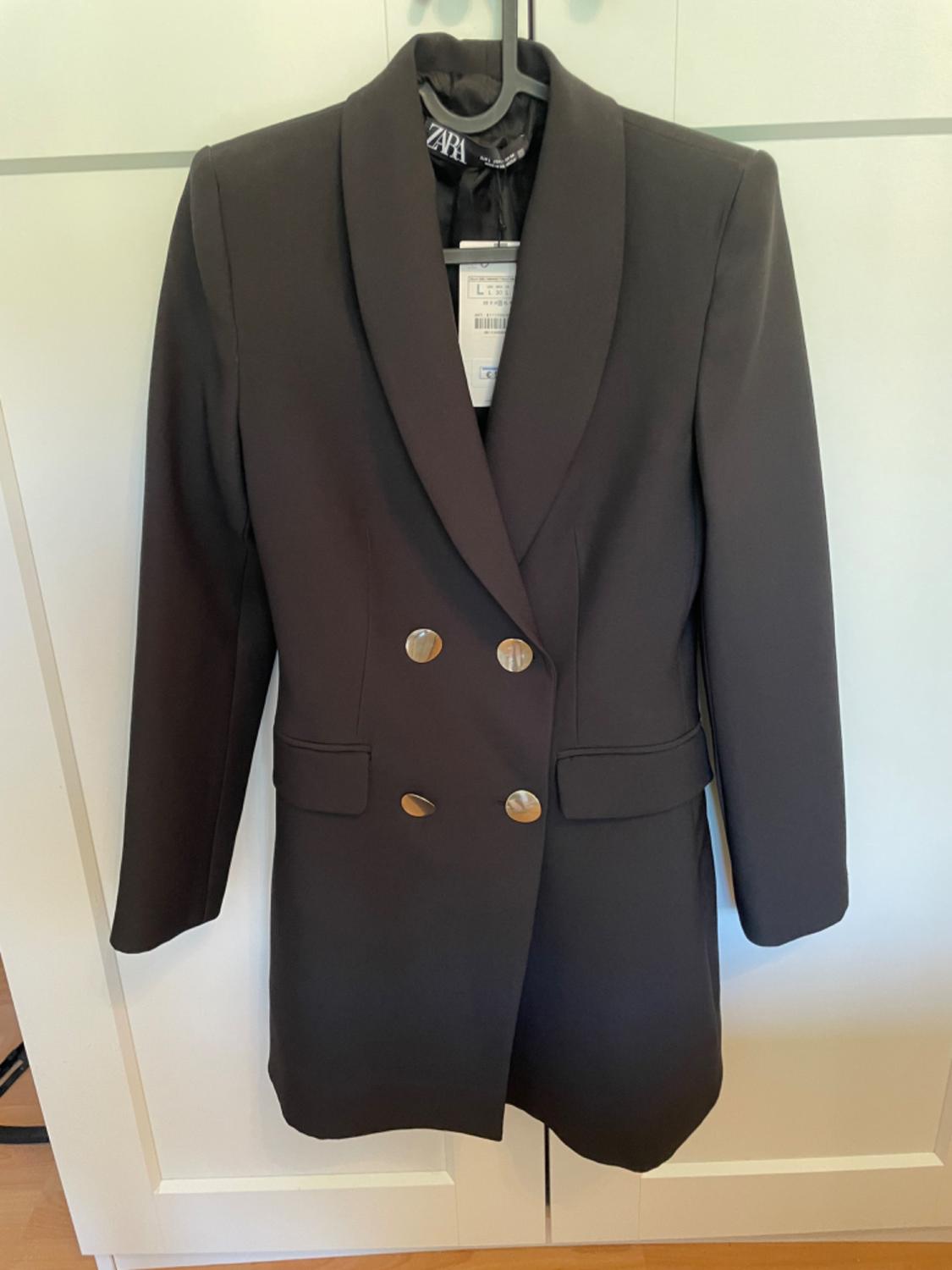 DOUBLE-BREASTED BUTTONED BLAZER