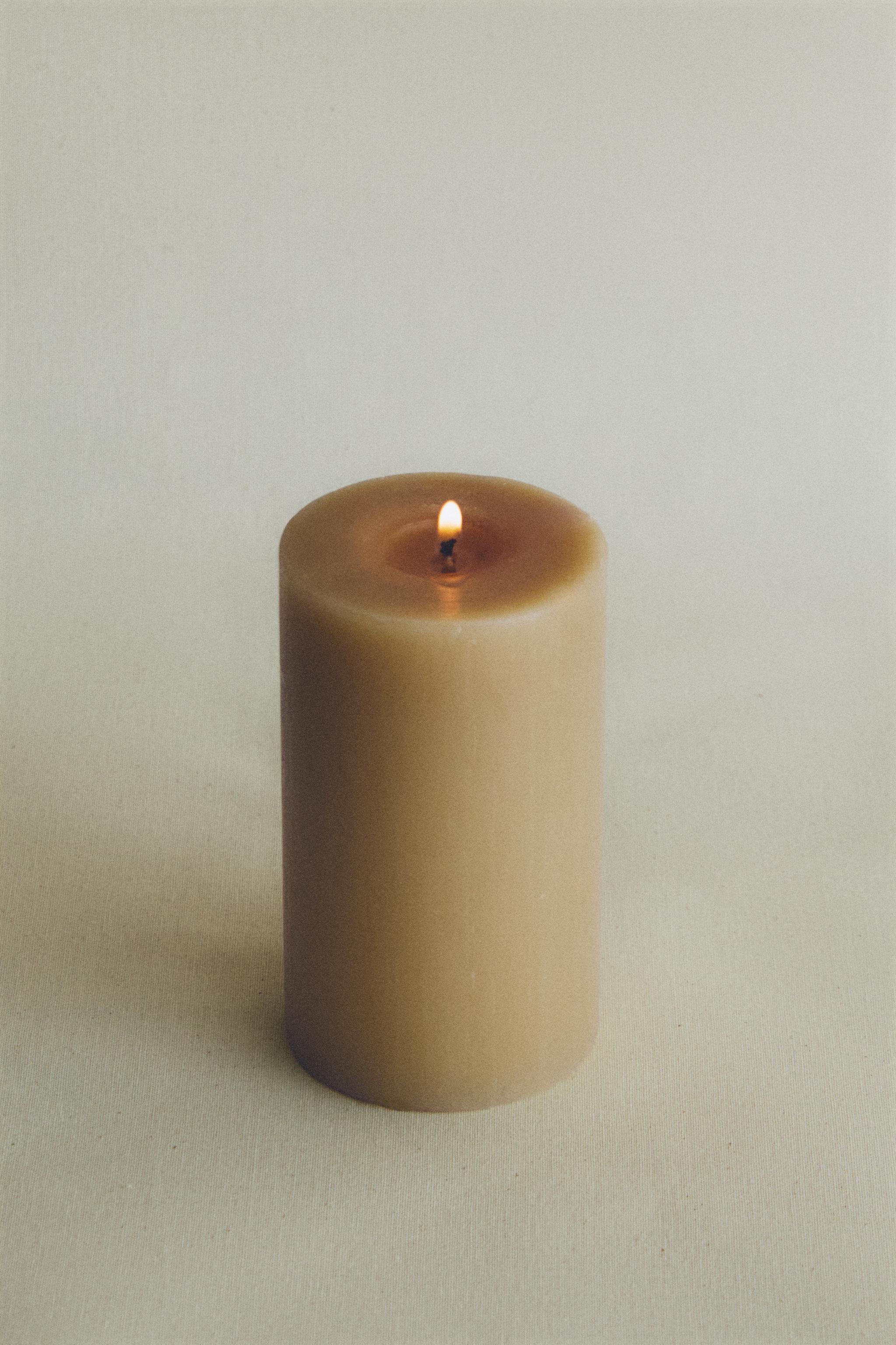 DECORATIVE CYLINDRICAL CANDLE