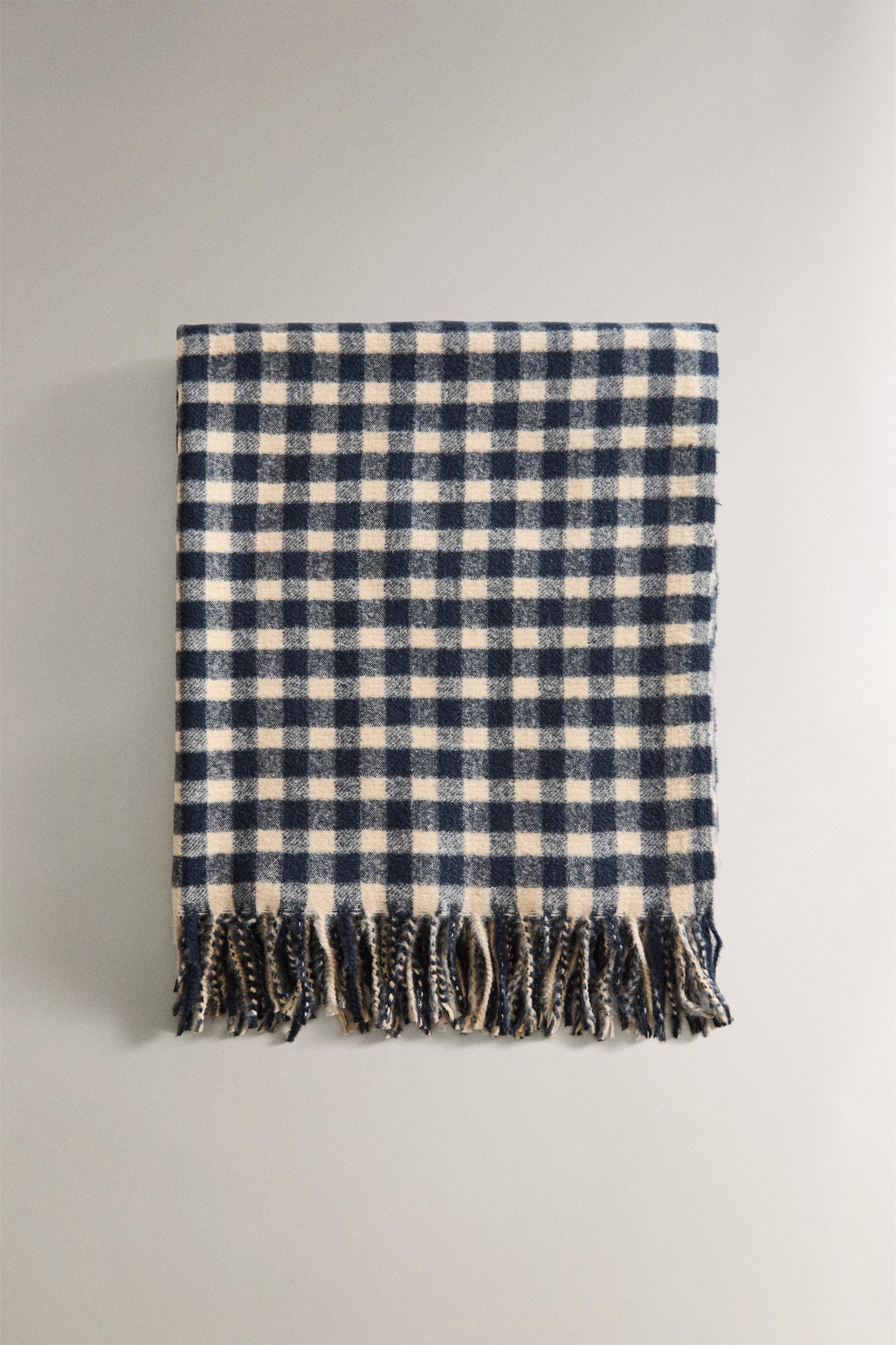 SOFT GINGHAM CHRISTMAS BLANKET