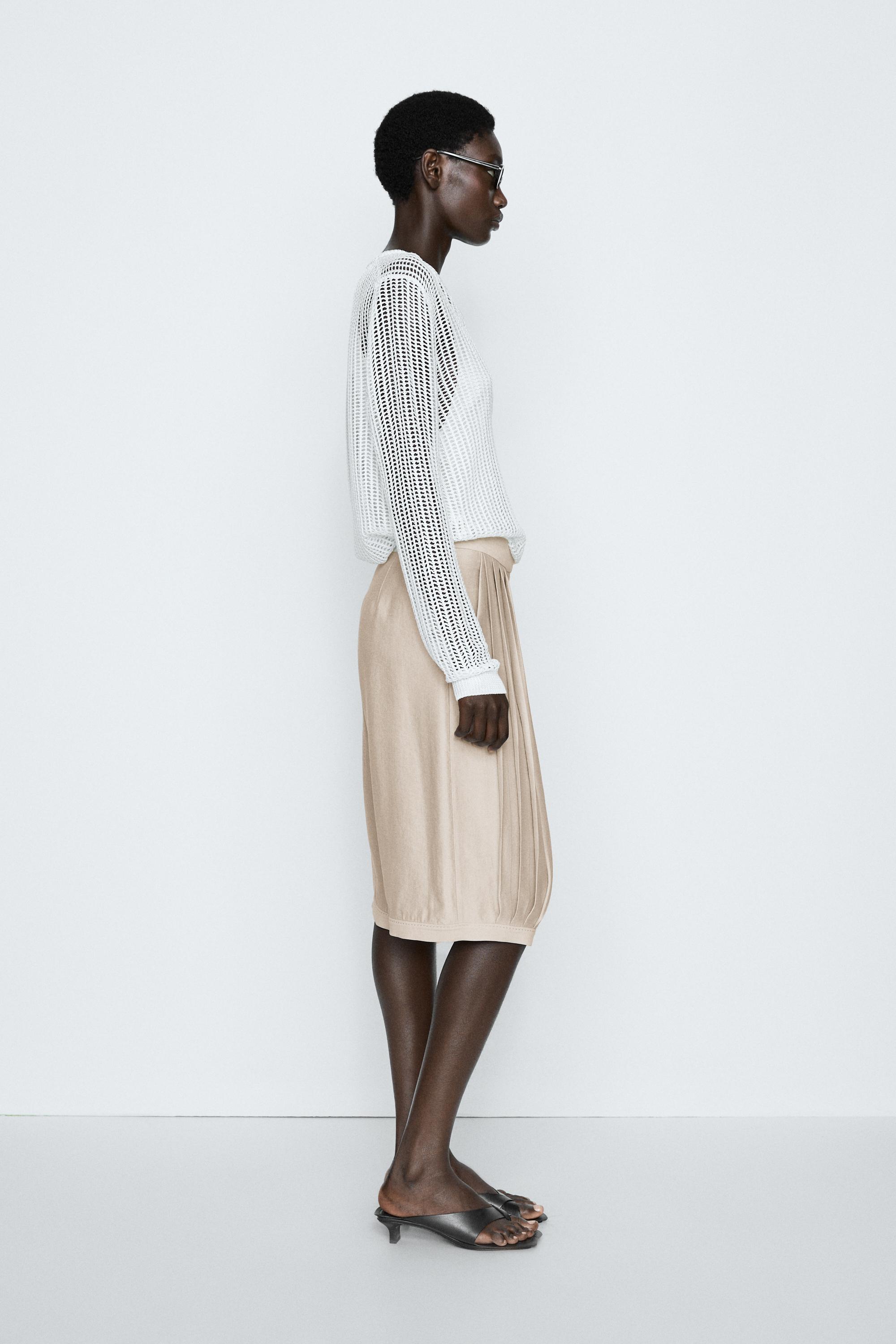Flowing pleated Bermuda shorts - STUDIO