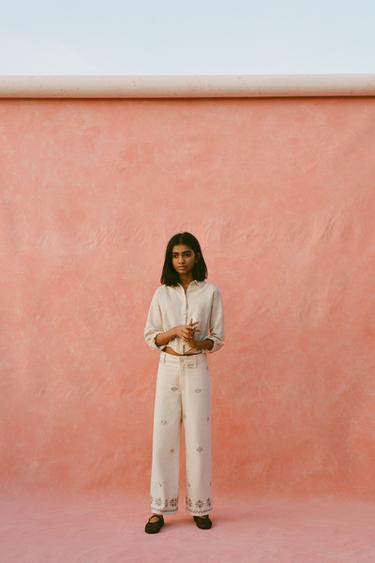 JEANS MARINE BORDADOS - Beige de Zara