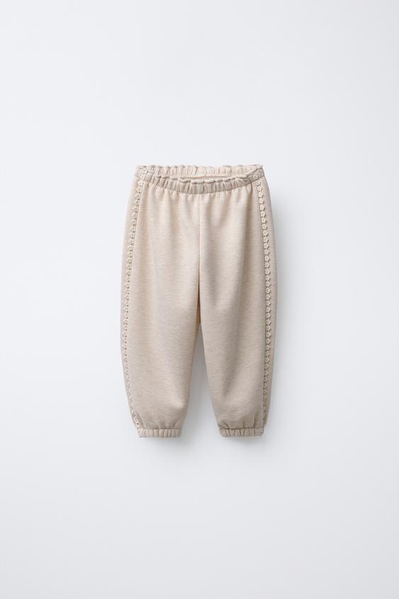 PANTALÓN JOGGER PUNTILLA FLORES - Arena / Vigoré de Zara - Imagen 0