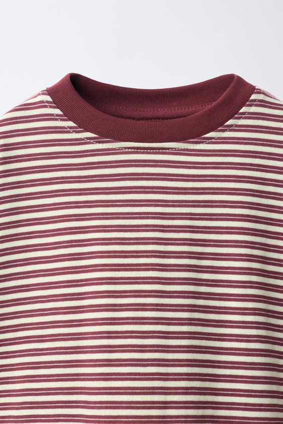 T-SHIRT RAYURES COL CONTRASTE - Bordeaux de Zara - Image 2