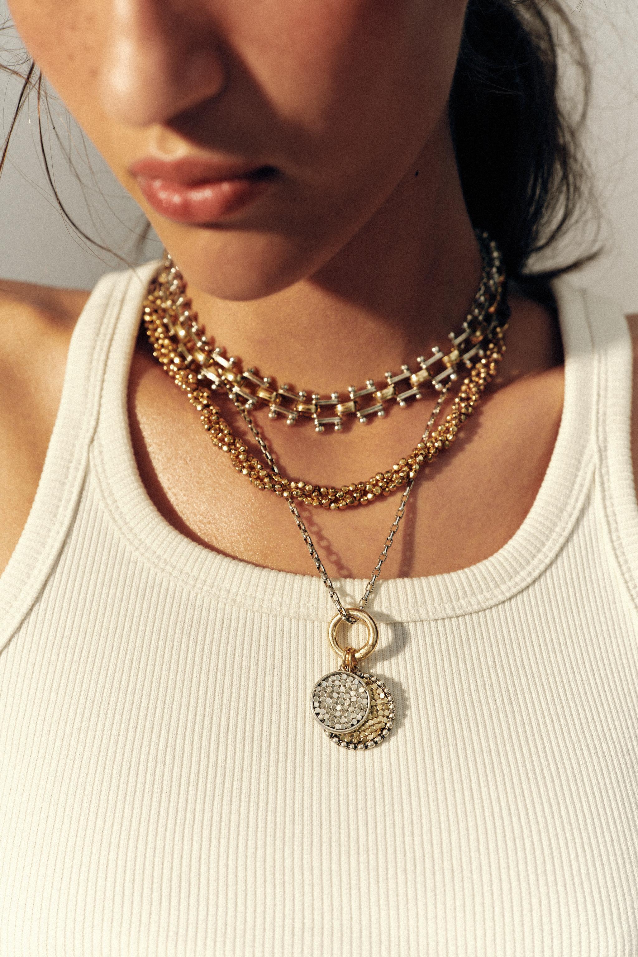 Женские аксессуары Zara PACK OF 3 CORD AND MEDALLION NECKLACES — фото 2