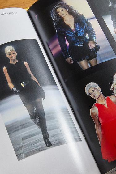 LIVRE VERSACE CATWALK - Jaune de Zara - Image 5