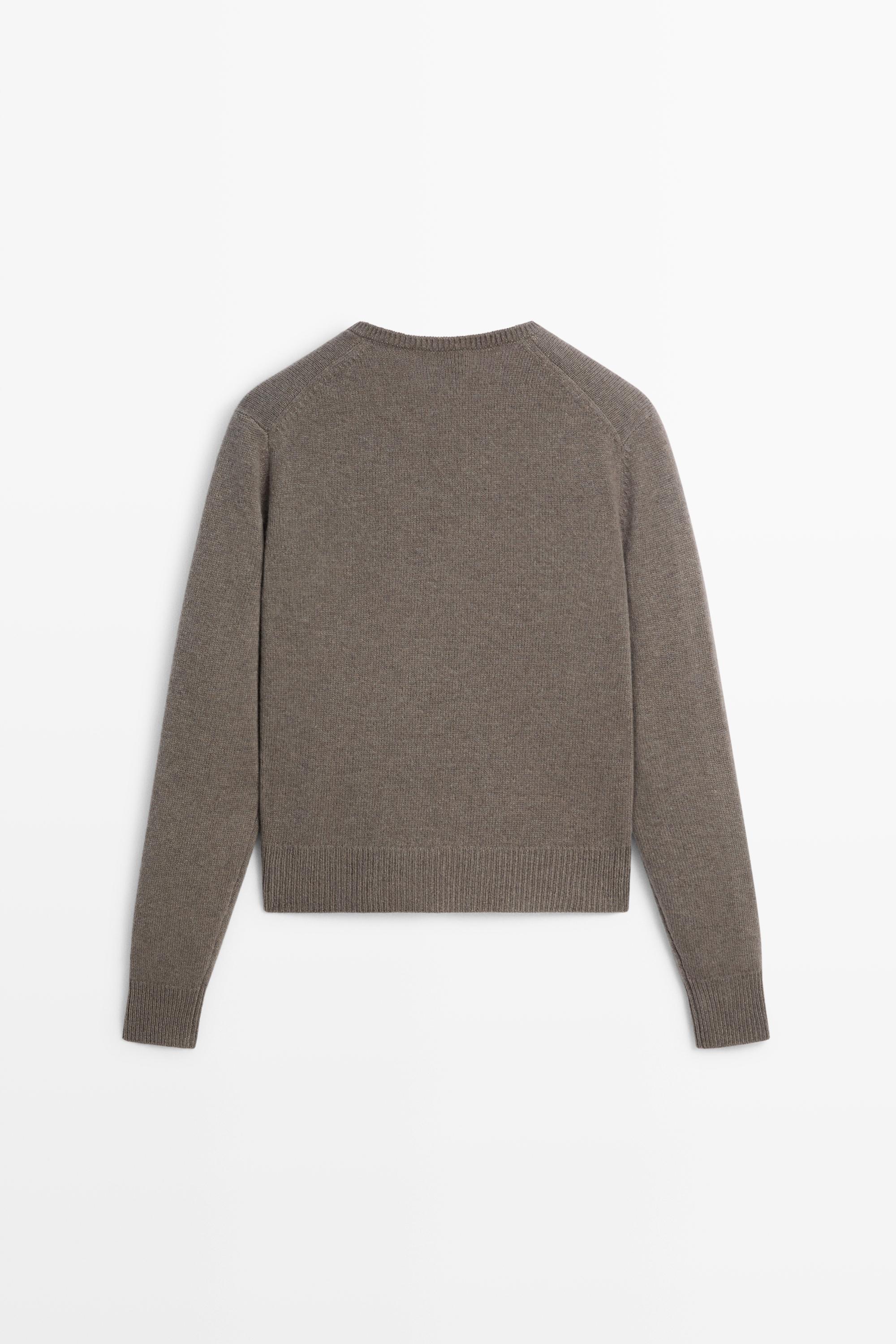 100% wool V-neck knit sweater