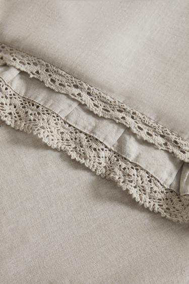 LINEN QUILTED BEDSPREAD WITH LACE TRIM - Light beige by Zara