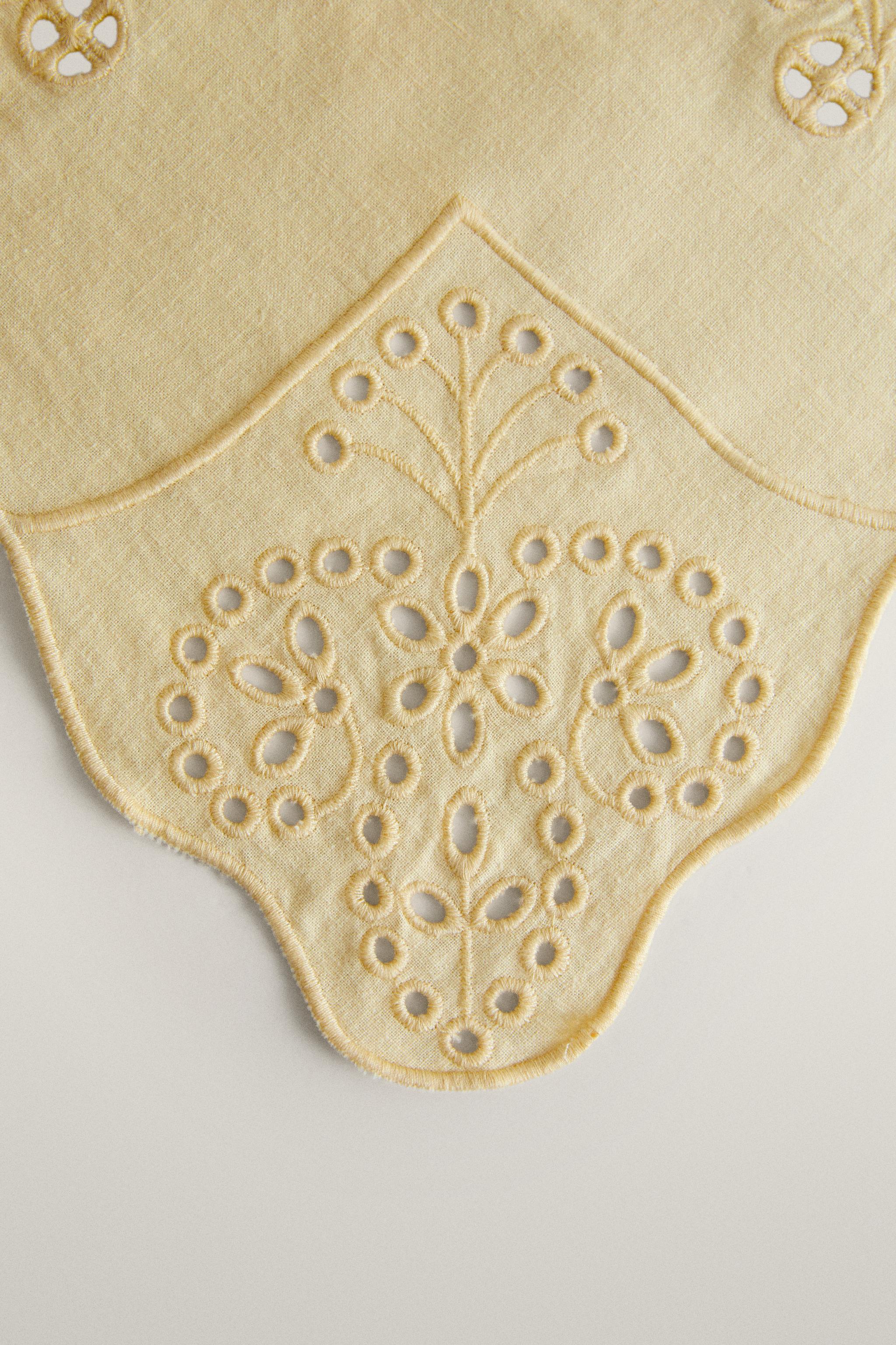 EMBROIDERED LINEN TABLECLOTH