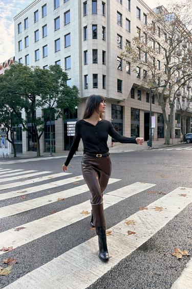 МИДИ-ЮБКА ИЗ ИСКУССТВЕННОЙ КОЖИ С ПОЯСОМ — ЦВЕТ БУРГУНДСКОГО ВИНА от Zara