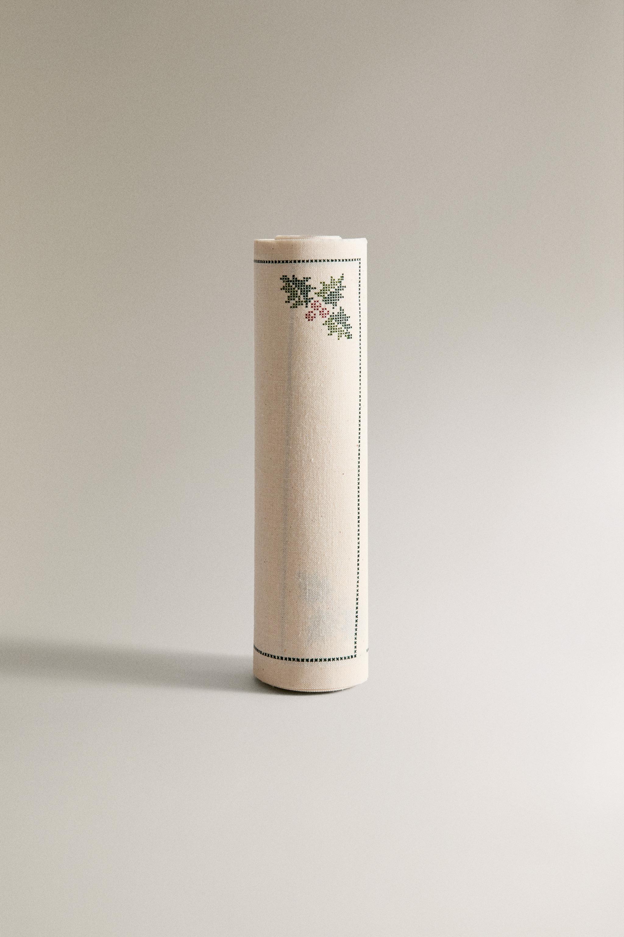 CHRISTMAS HOLLY LEAF COTTON NAPKIN ROLL (SET OF 20)