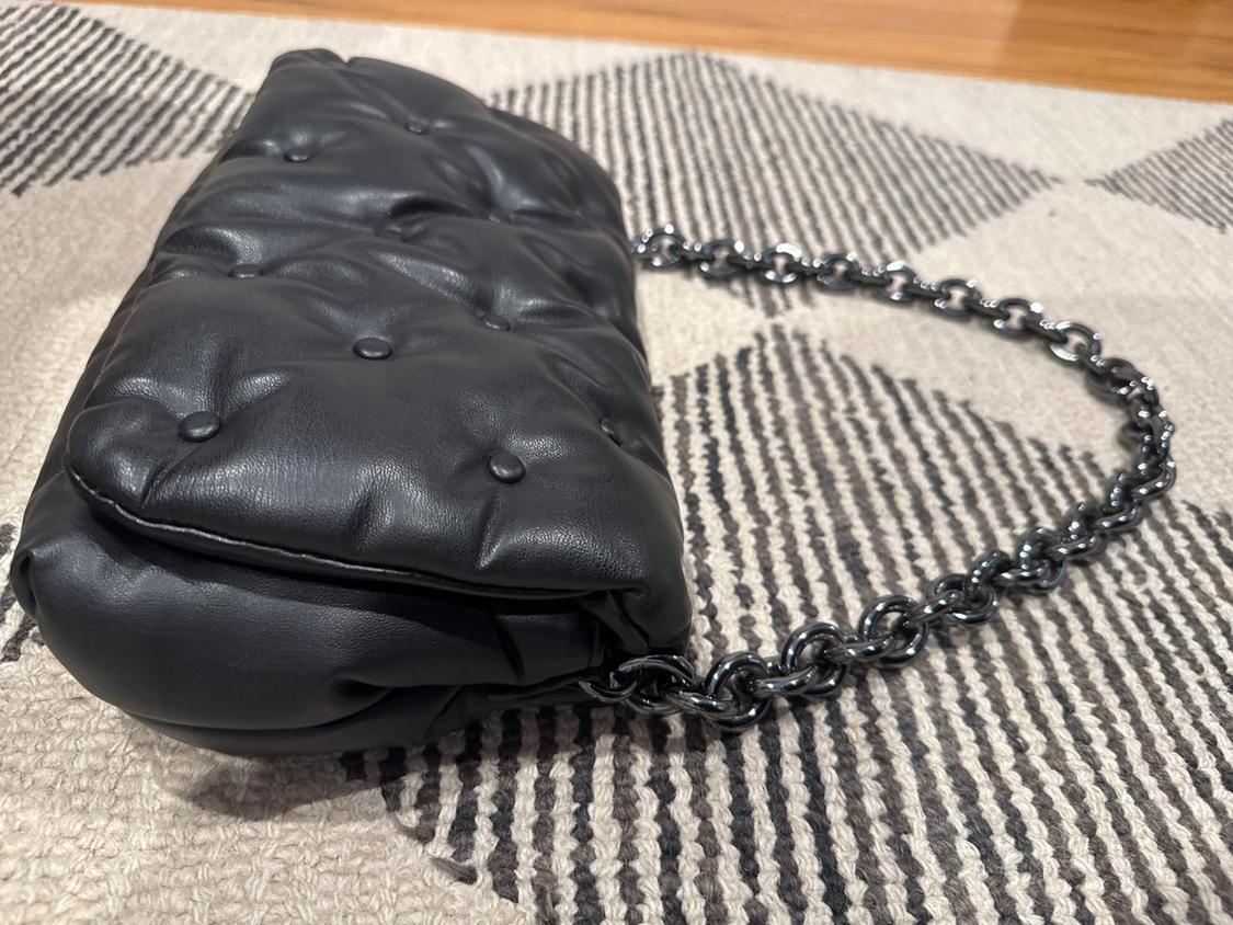 BLACK QUILTED LEATHER BAG WITH SILVER CHAIN - Image 2