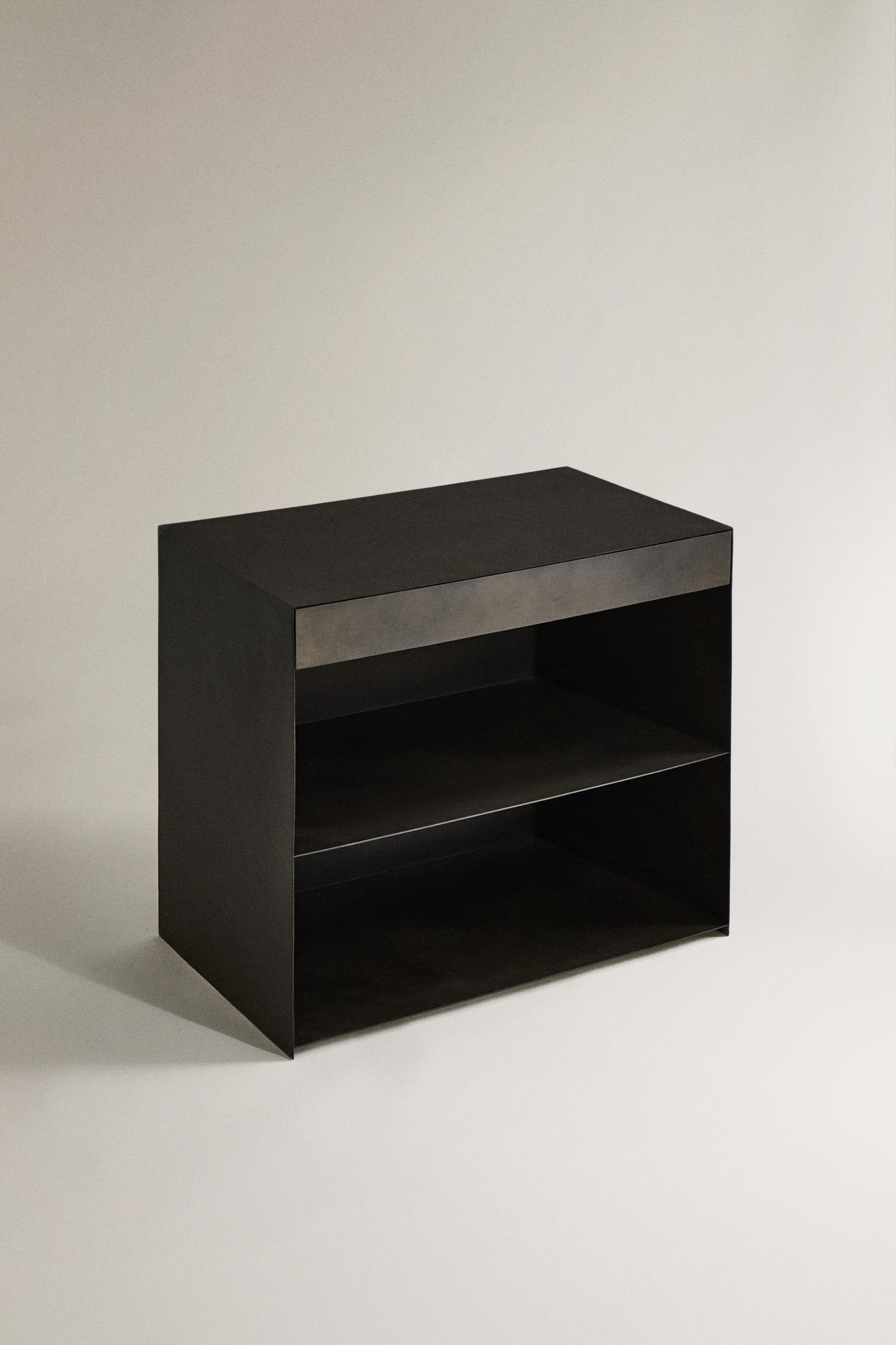 メタル製引き出し付きナイトテーブル - カーボン | ZARA Japan