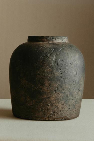DISTRESSED TEXTURE CERAMIC VASE - Black by Zara
