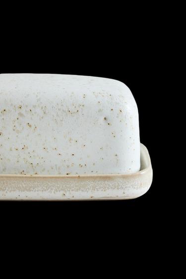 STONEWARE BUTTER DISH - Oyster-white by Zara
