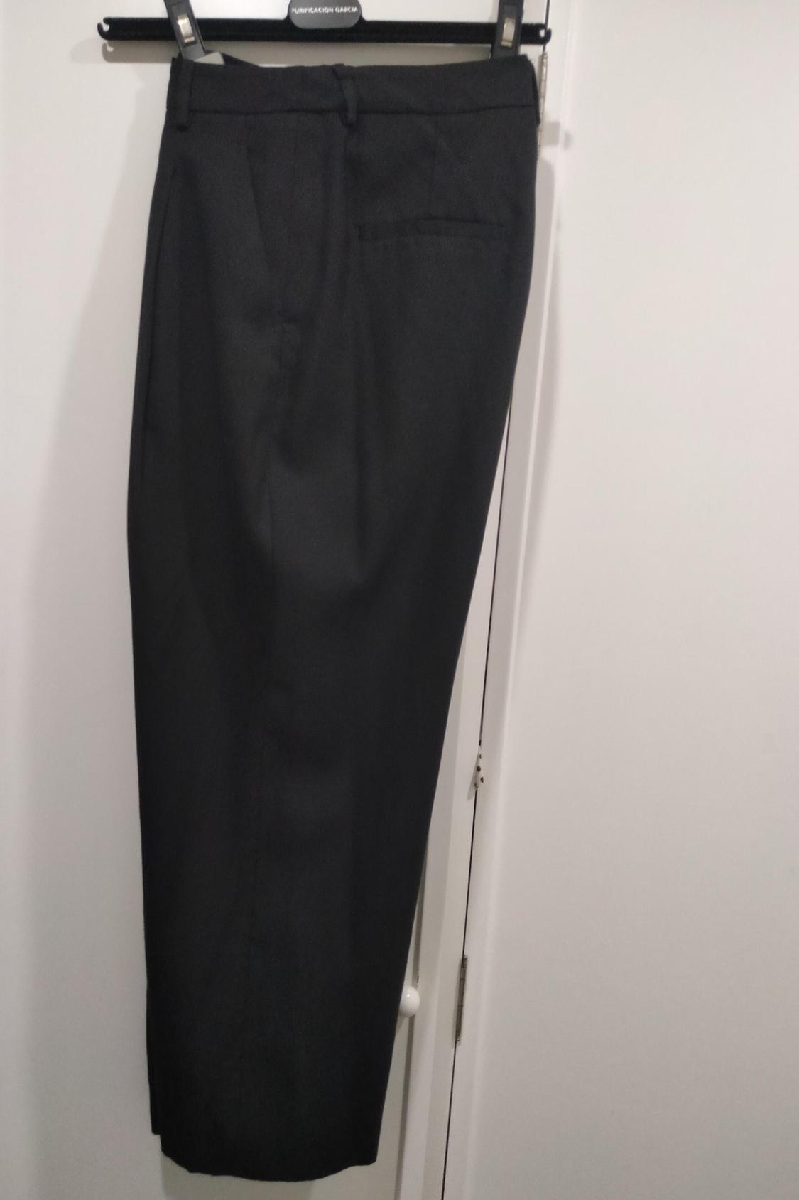 LOOSE-FITTING TROUSERS WITH DARTS - Image 2