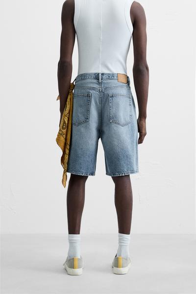 STRAIGHT FIT DENIM SHORTS
