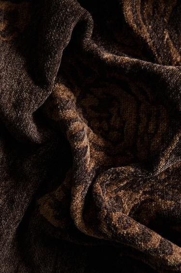 CHENILLE JACQUARD THROW - Brown by Zara