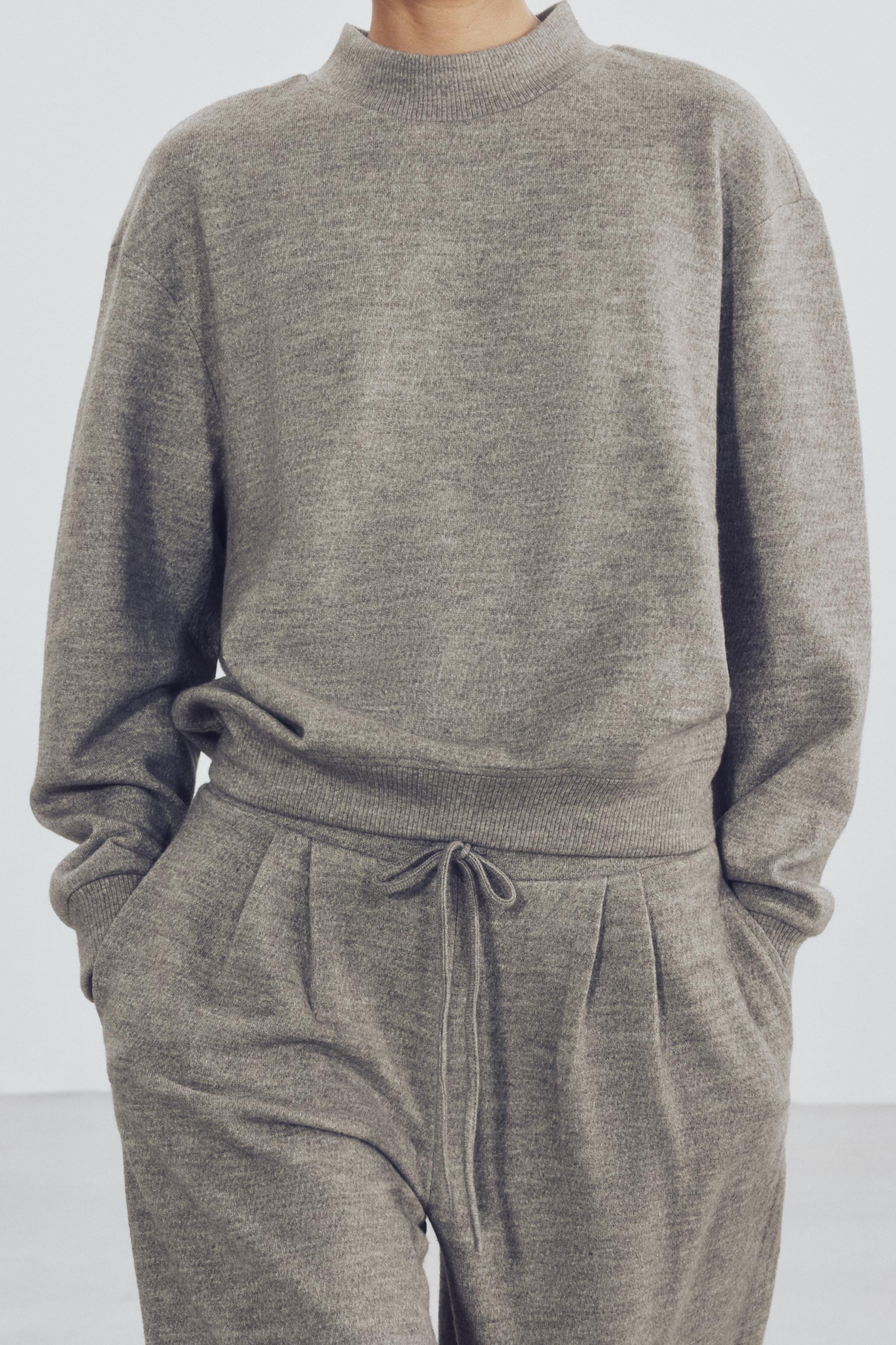 SOFT SWEATSHIRT