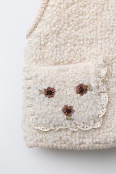 FAUX SHEARLING KNIT VEST WITH EMBROIDERED FLOWERS - Ecru de Zara - Image 3