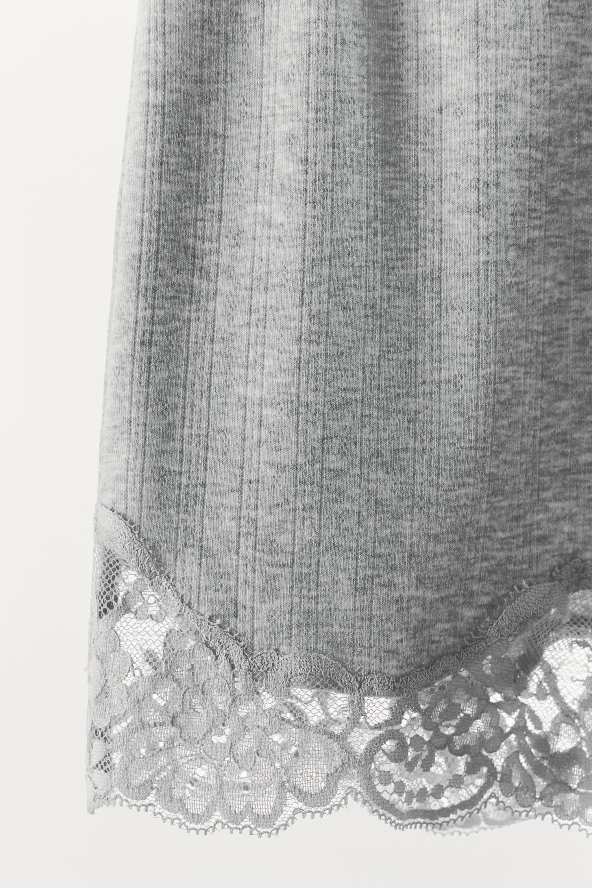 SHORT EN MAILLE POINTELLE ET DENTELLE