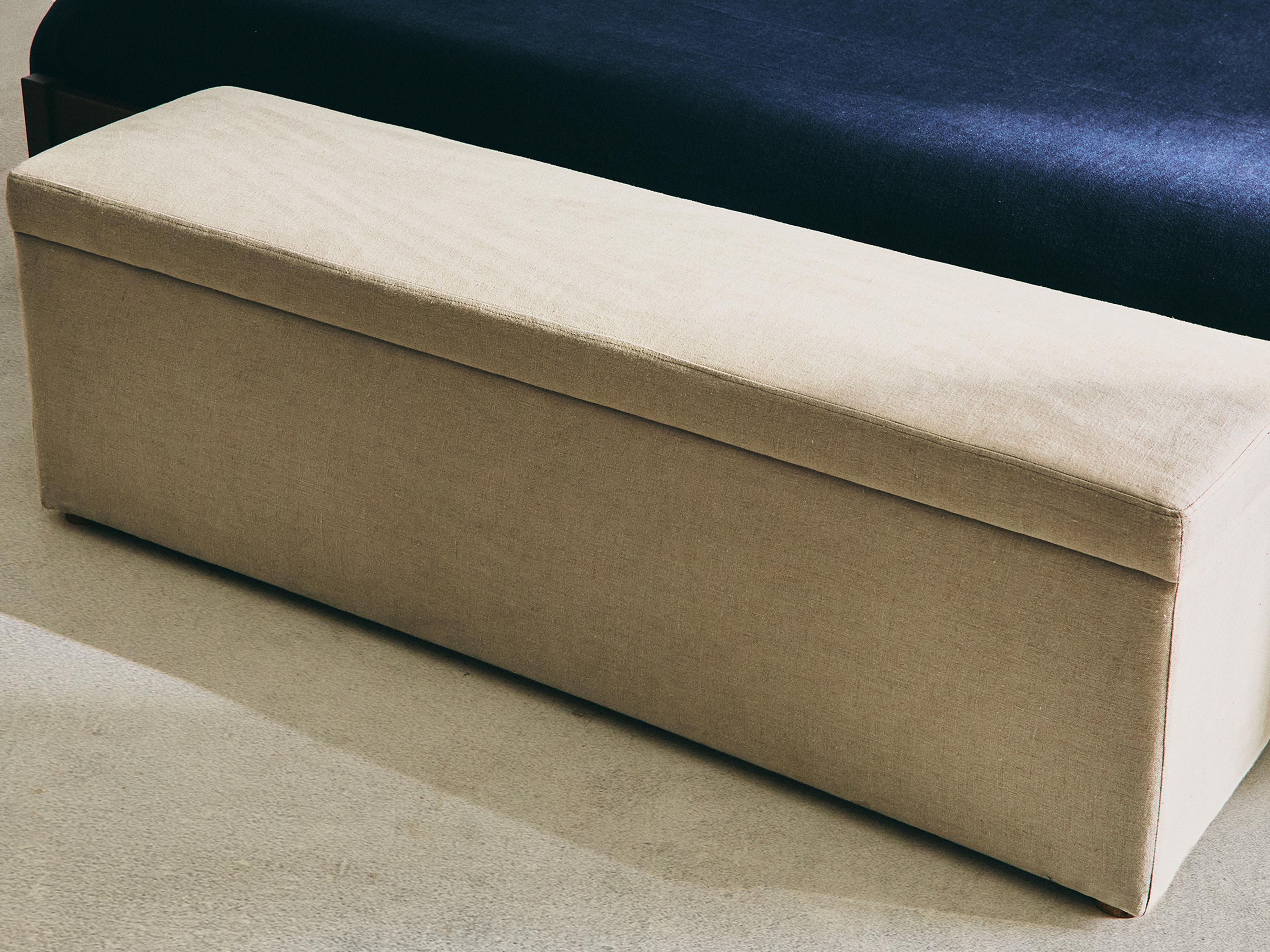 WOOD AND LINEN STORAGE BENCH — Light beige