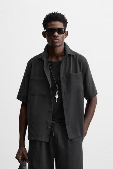 قميص منسدل RELAXED FIT - أسود الخاص بـ Zara