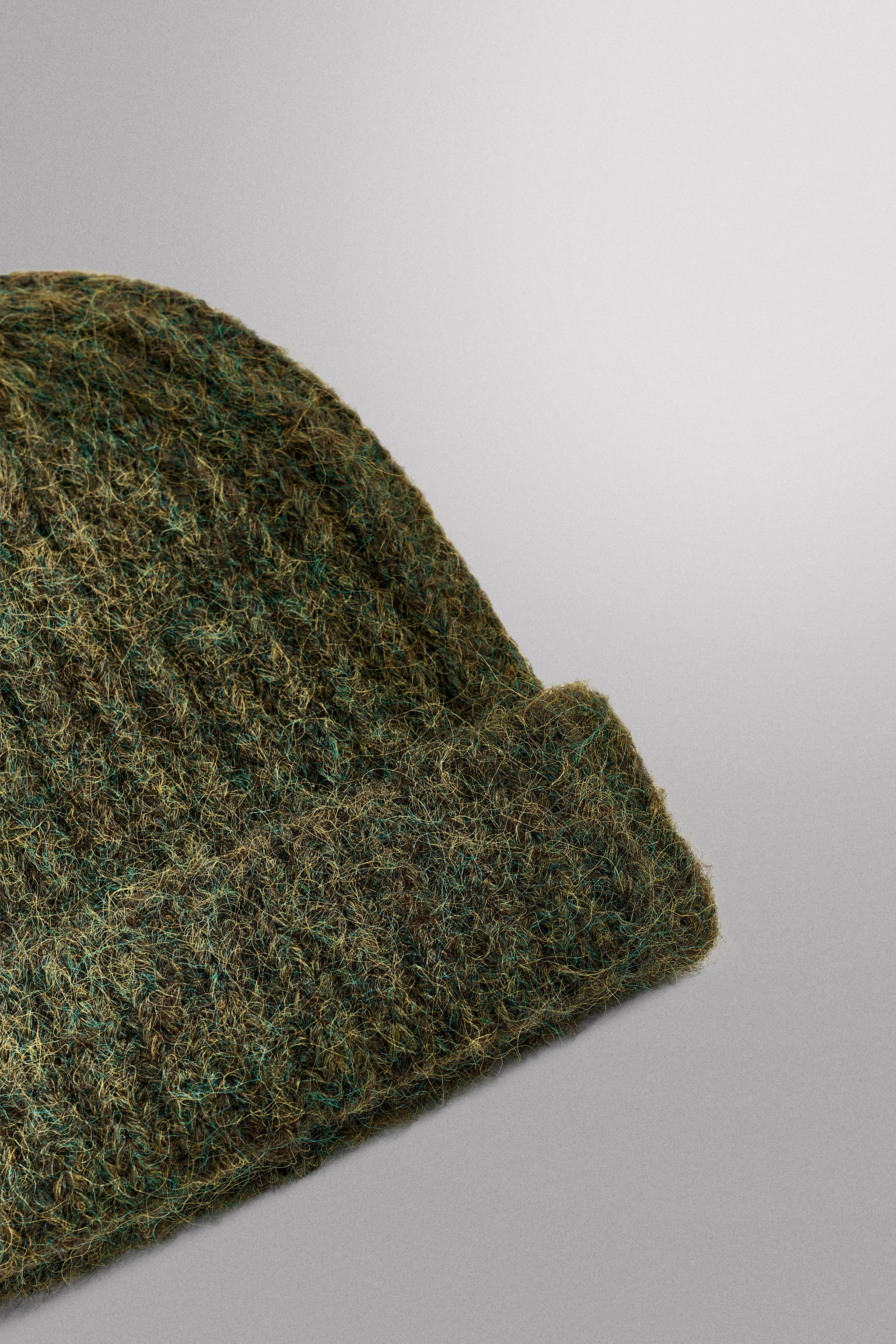STRUCTURED KNIT HAT
