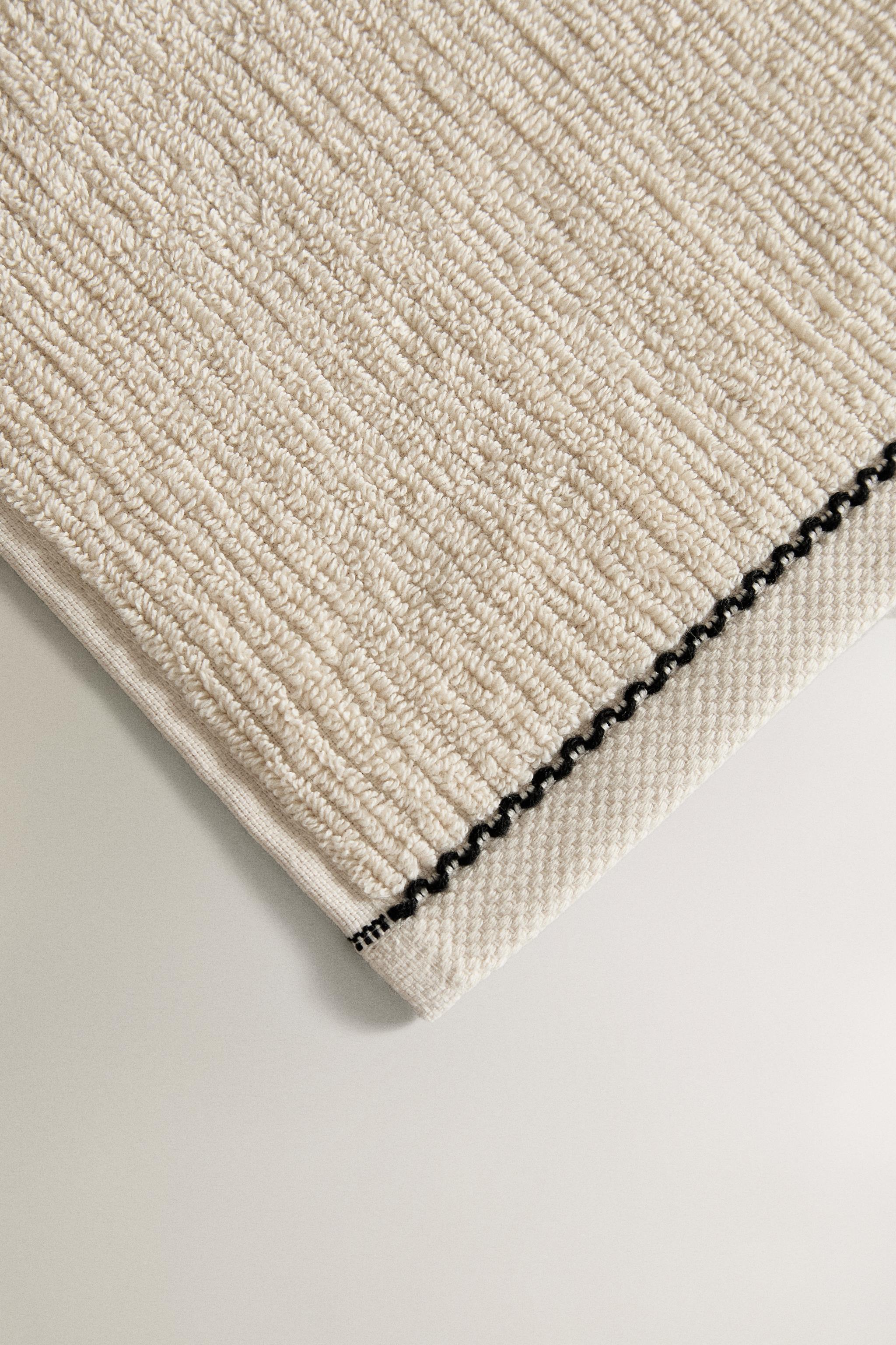 BATH TOWEL WITH TOPSTITCHING