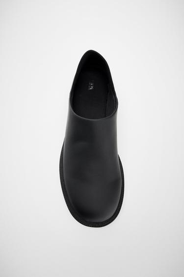 RUBBERISED CLOGS - Black by Zara