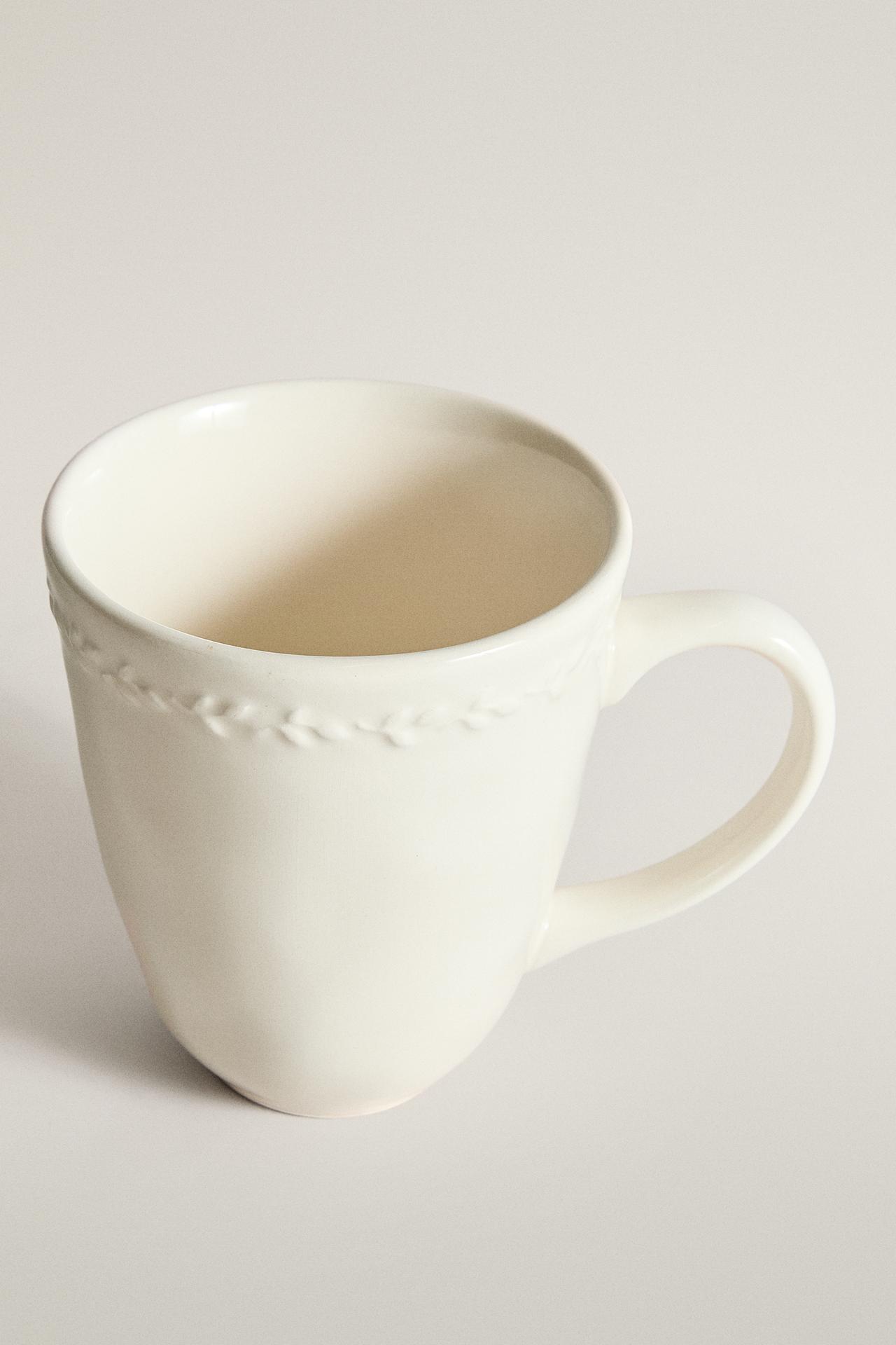 EARTHENWARE MUG WITH RAISED EDGE — Cream