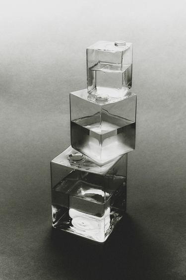 QUADRATISCHE KRISTALLVASE - 990 von Zara