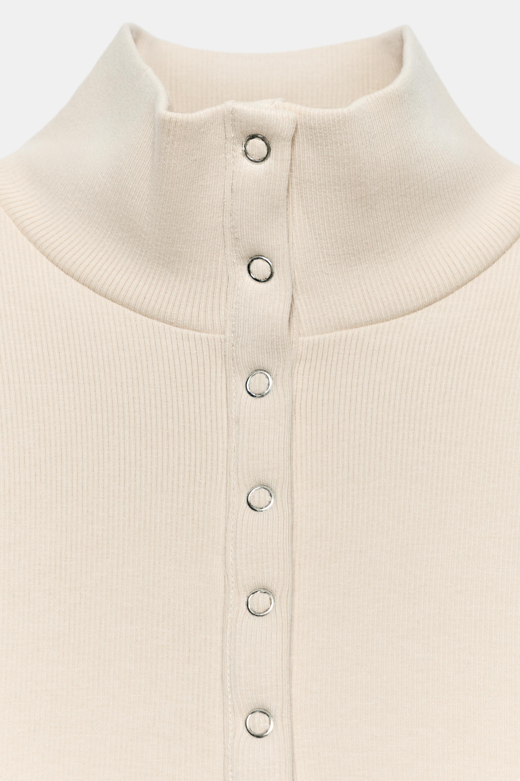 MOCK NECK BUTTON TOP