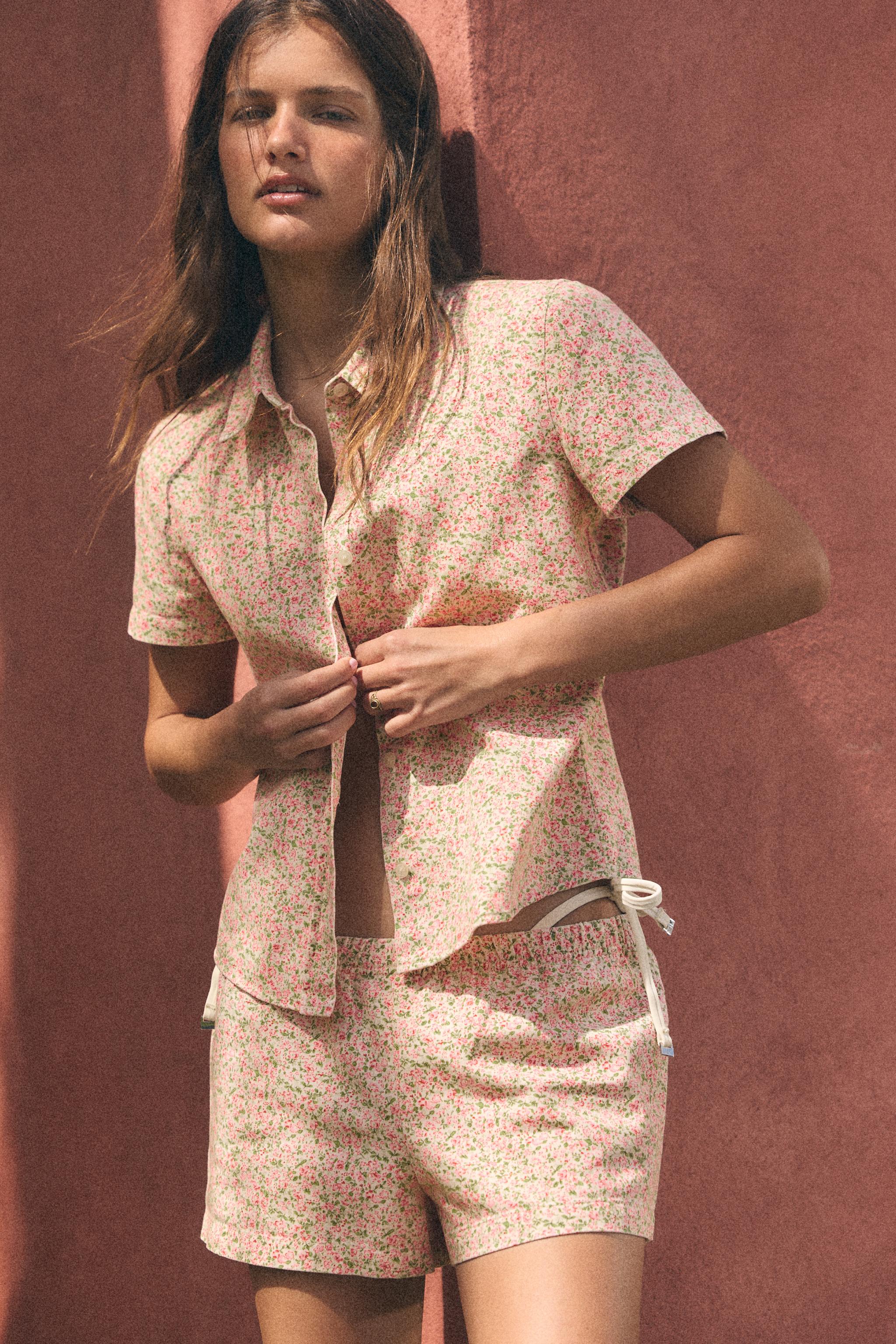 SHORT SLEEVE FLORAL SHIRT
